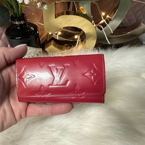 LOUIS VUITTON ROSE POP VERNIS LEATHER 4 RING MULTICLES KEY CASE - Picture 2 of 10
